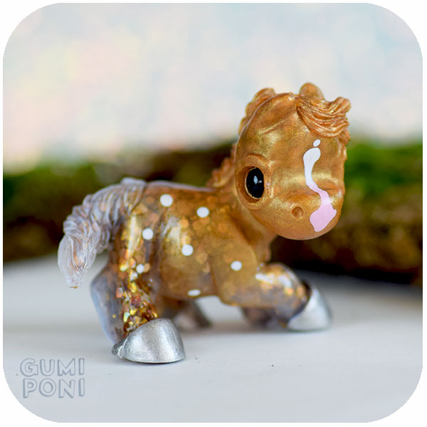 Frosted Gold Cutting GumiPoni