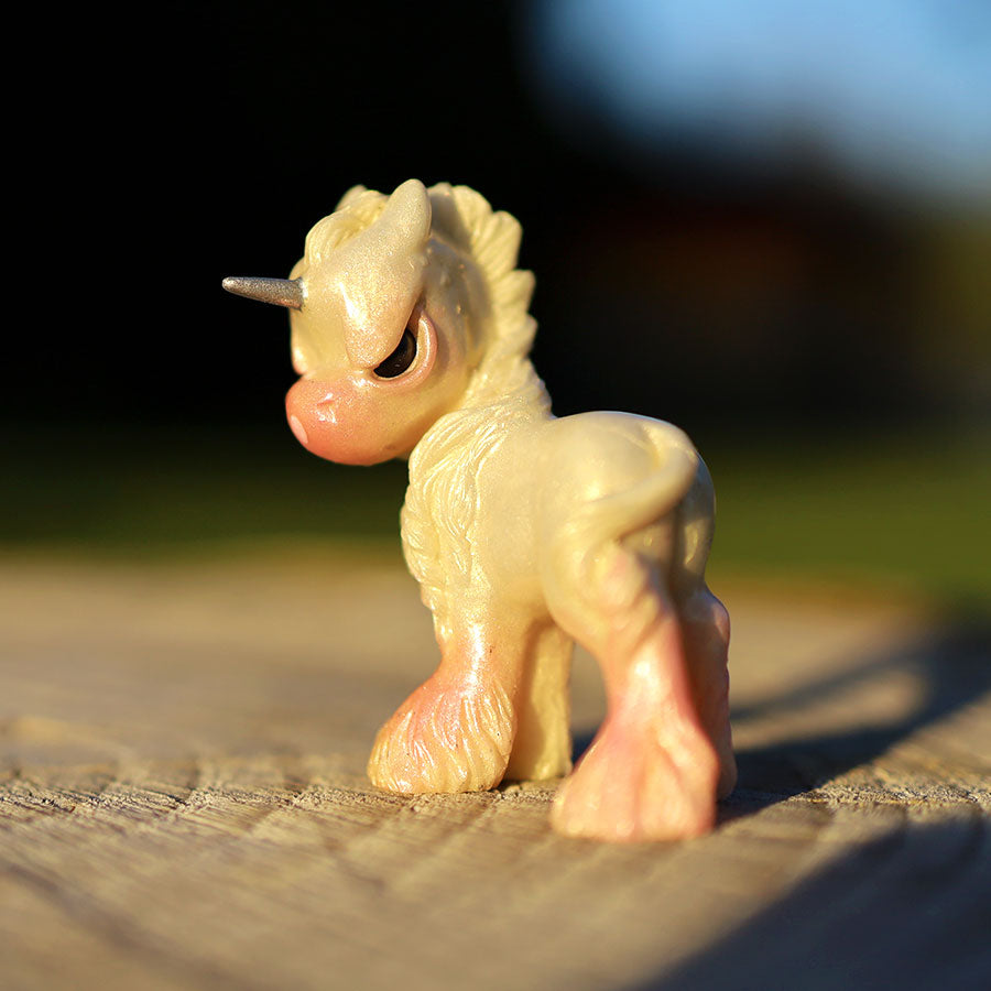 Cremello Grumpicorn GumiPoni