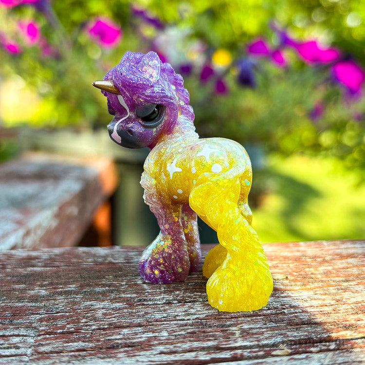 Huckleberry Lemonade Grumpicorn GumiPoni