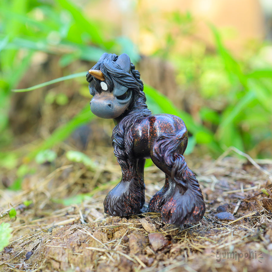 Rootbeer Grumpicorn GumiPoni
