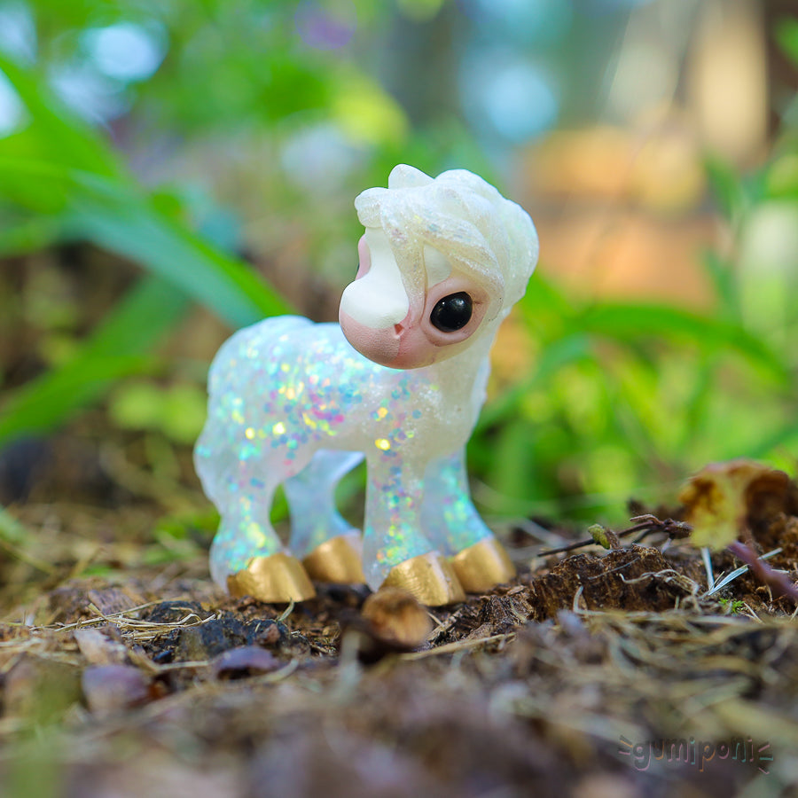 Opal Glitter Dahlia GumiPoni