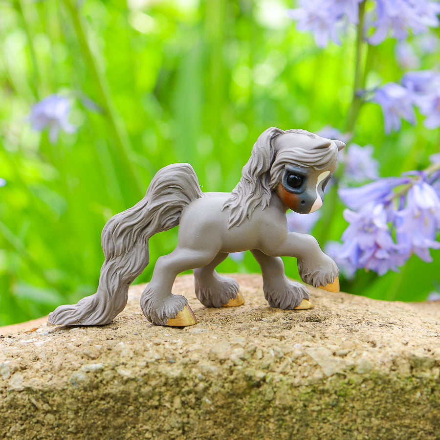Grey Amira GumiPoni