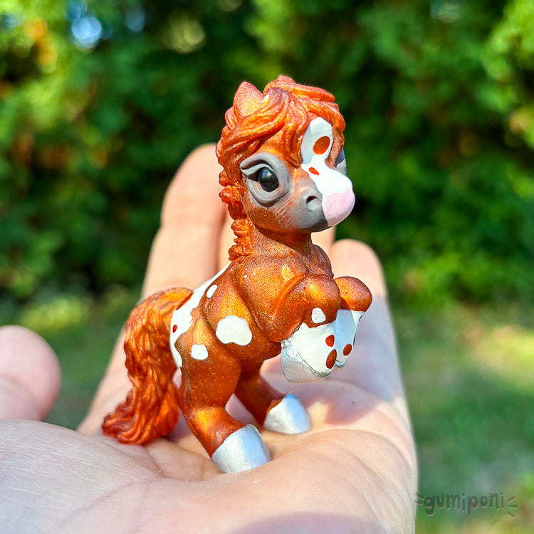 Chestnut Brumby GumiPoni