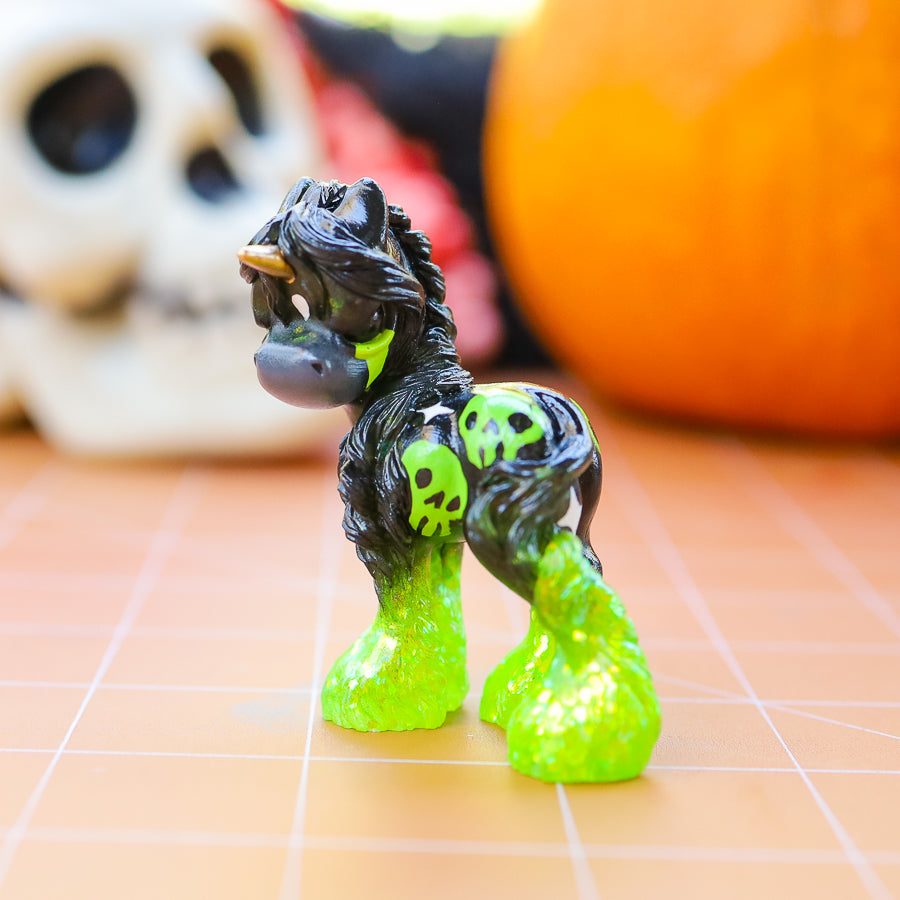 Skully Grumpicorn GumiPoni