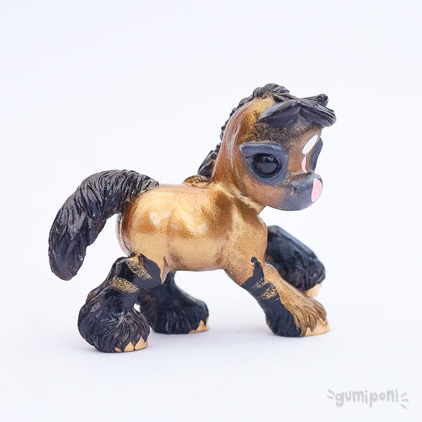 Buckskin Mustang GumiPoni