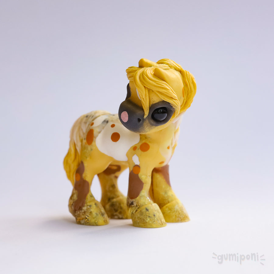 Spotted Palomino Dahlia GumiPoni