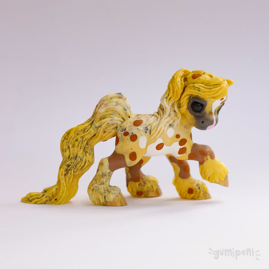 Palomino Spotted Amira GumiPoni