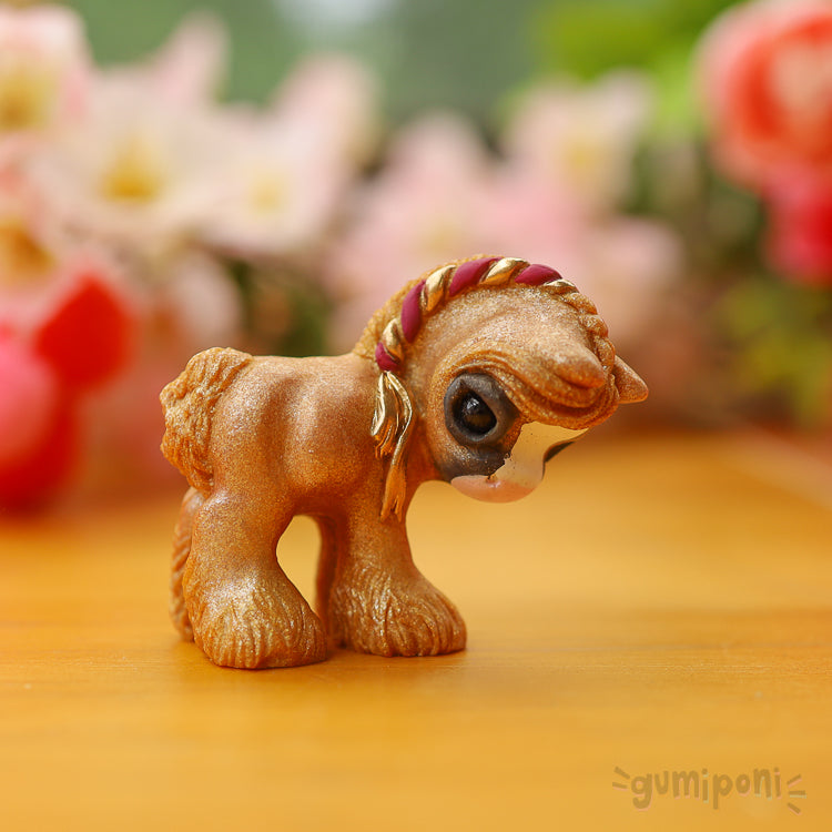 Gold Clyde GumiPoni