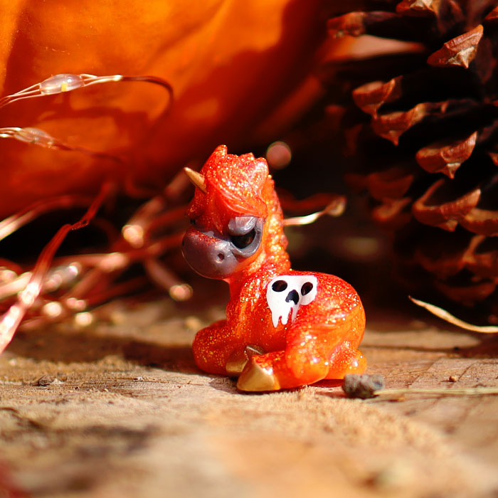 Skully Grumpicorn GumiPoni